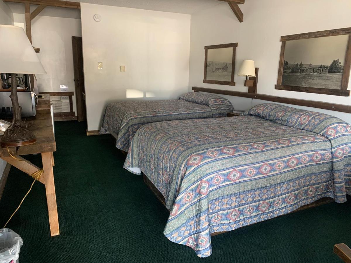 Bunkhouse Motel Guernsey Kültér fotó