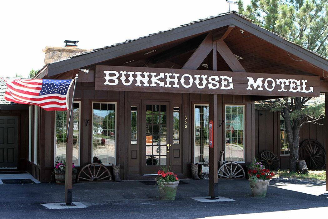 Bunkhouse Motel Guernsey Kültér fotó